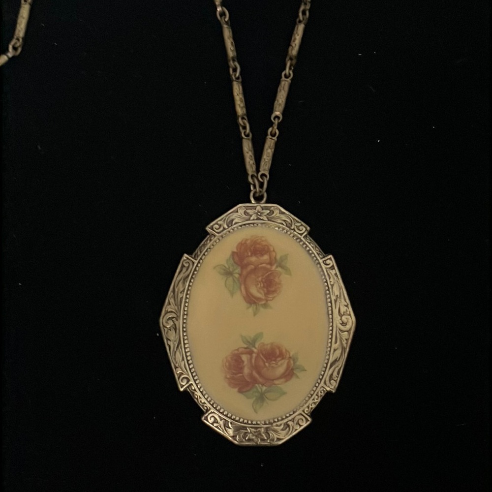 Vintage 1928 Art Deco style Floral Pendant and Necklace